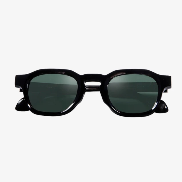 Elegant Retro-Style Sunglasses