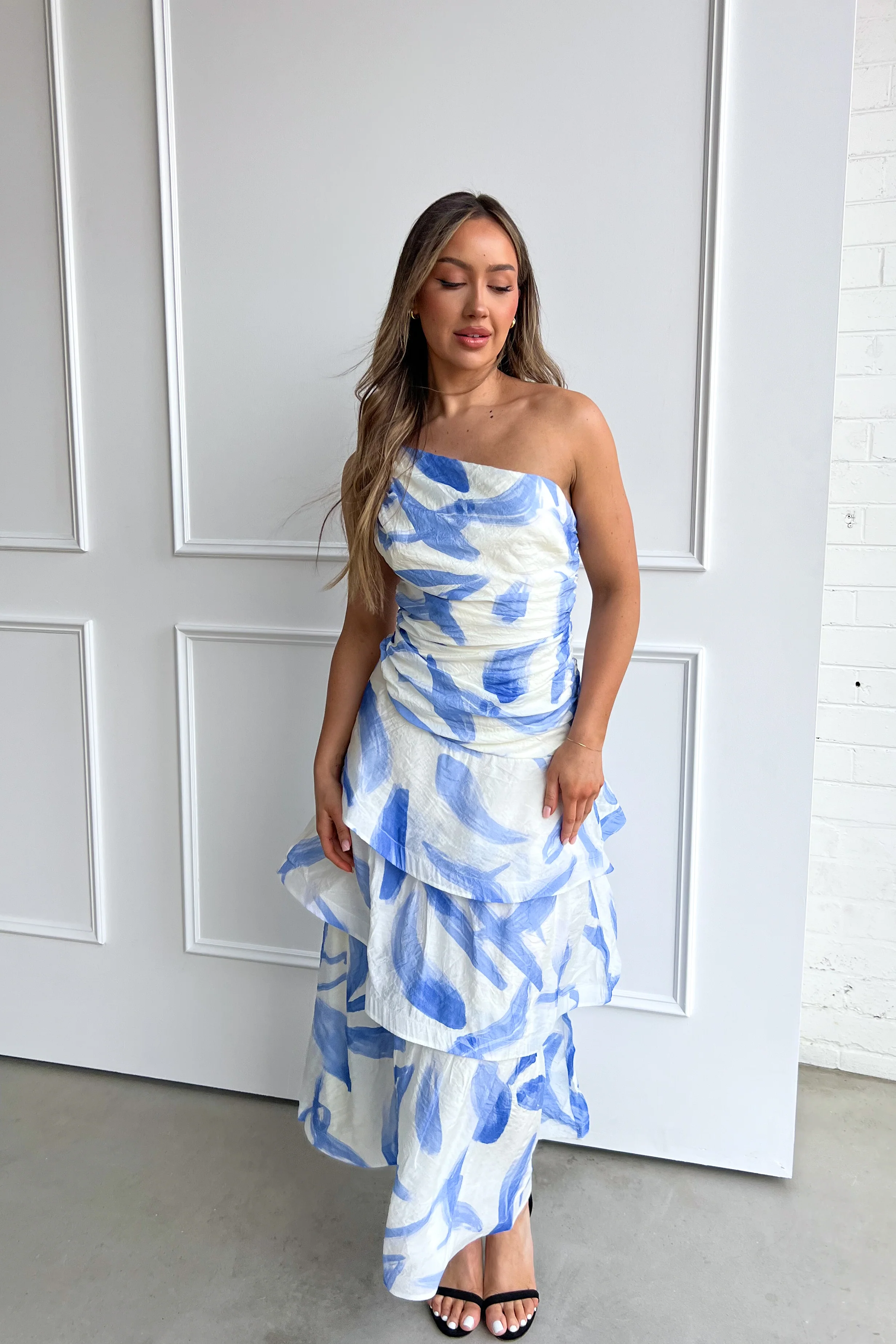 Elegant Blue Swirl One-Shoulder Maxi Dress