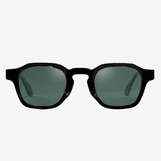Elegant Retro-Style Sunglasses
